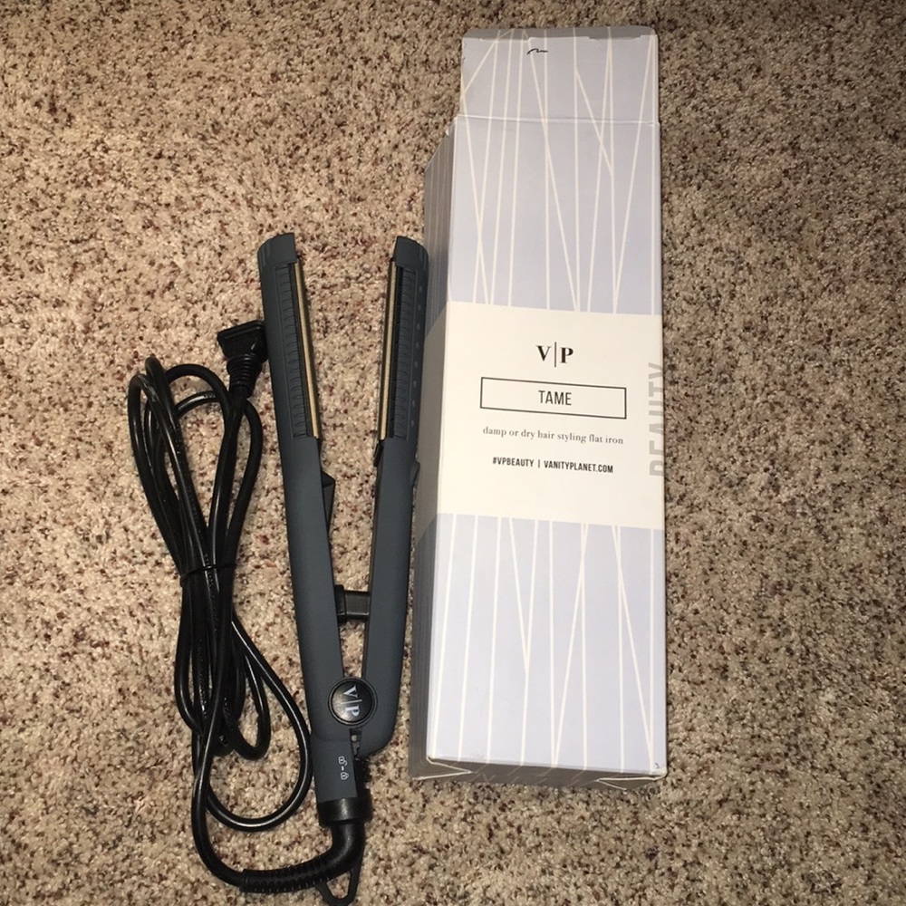 Vanity planet damp or dry straightener
